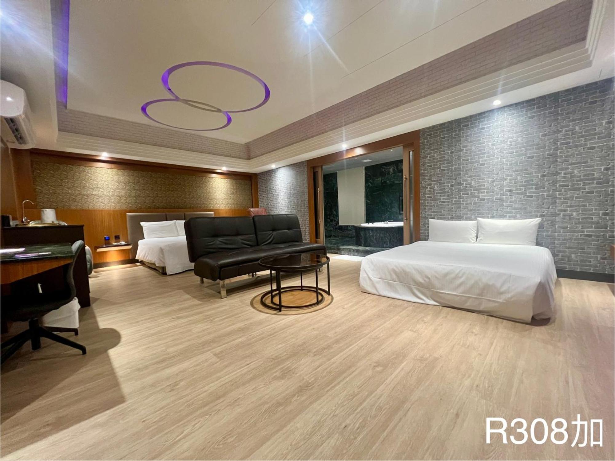 Holiday Motel Tainan Bagian luar foto